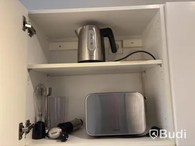 Inventarier till fullt möblerad enrummare - se alla bilder för komplett innehåll