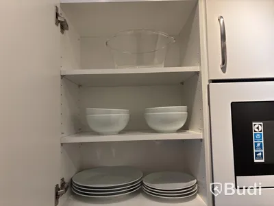 Inventarier till fullt möblerad enrummare - se alla bilder för komplett innehåll