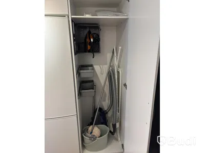 Inventarier till fullt möblerad enrummare - se alla bilder för komplett innehåll