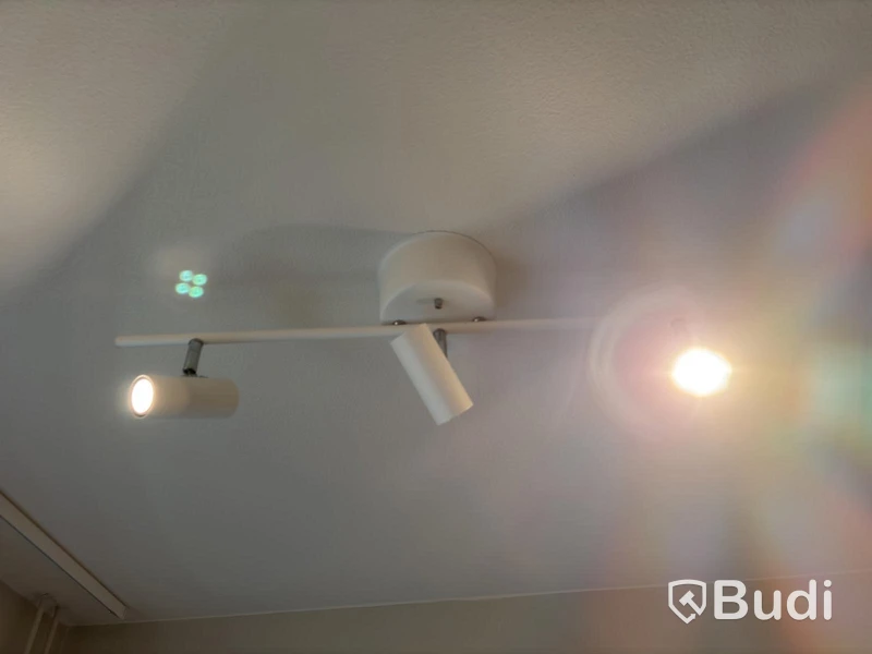 Inventarier till fullt möblerad enrummare - se alla bilder för komplett innehåll