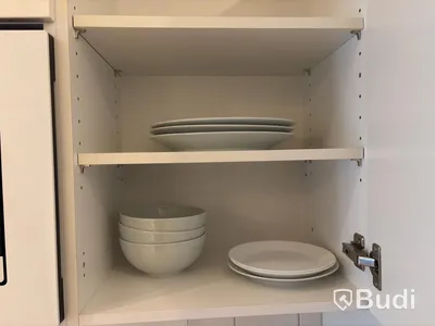 Inventarier till fullt möblerad enrummare - se alla bilder för komplett innehåll