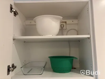 Inventarier till fullt möblerad enrummare - se alla bilder för komplett innehåll