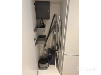 Inventarier till fullt möblerad enrummare - se alla bilder för komplett innehåll