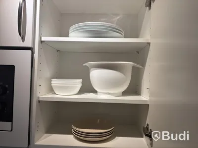 Inventarier till fullt möblerad enrummare - se alla bilder för komplett innehåll
