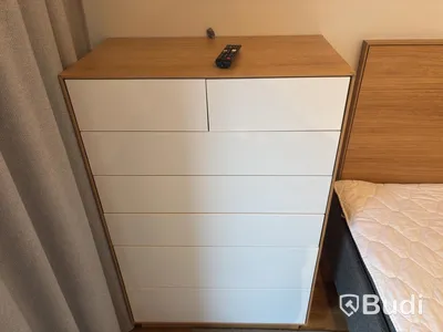 Inventarier till fullt möblerad enrummare - se alla bilder för komplett innehåll