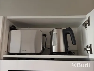 Inventarier till fullt möblerad enrummare - se alla bilder för komplett innehåll
