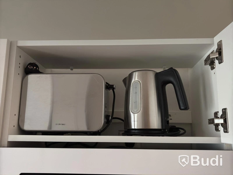 Inventarier till fullt möblerad enrummare - se alla bilder för komplett innehåll