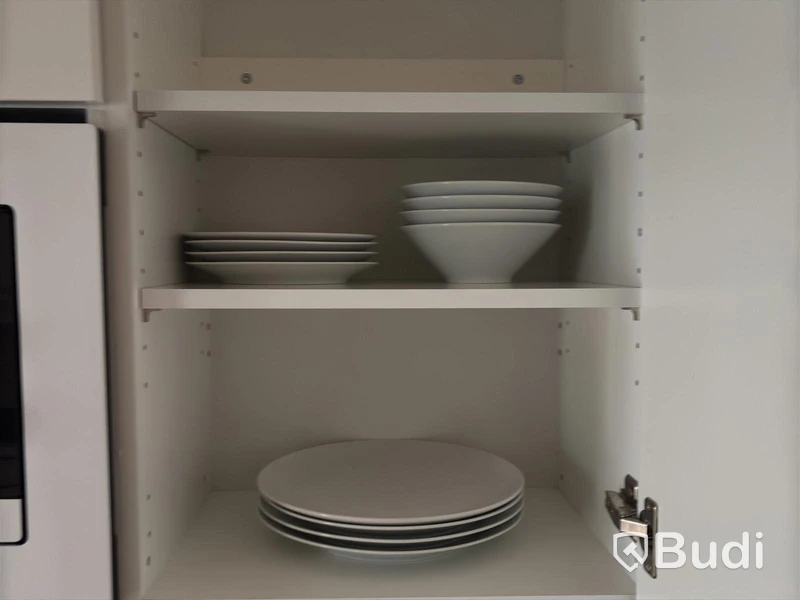 Inventarier till fullt möblerad enrummare - se alla bilder för komplett innehåll