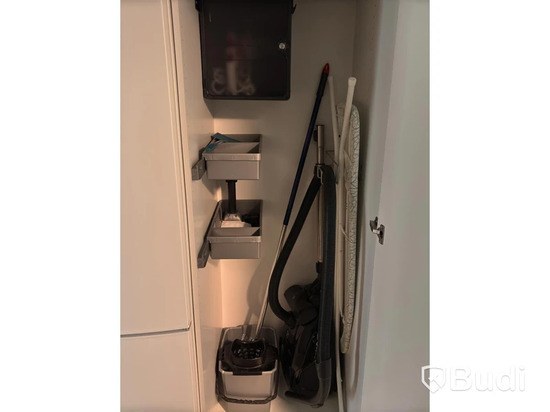 Inventarier till fullt möblerad enrummare - se alla bilder för komplett innehåll