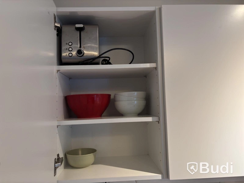 Inventarier till fullt möblerad enrummare - se alla bilder för komplett innehåll
