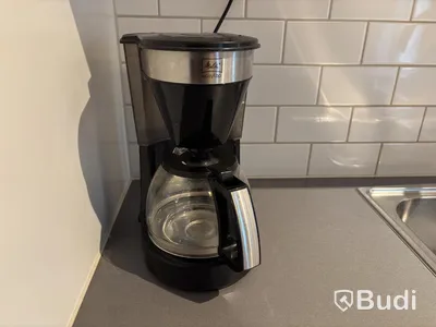 Inventarier till fullt möblerad enrummare - se alla bilder för komplett innehåll