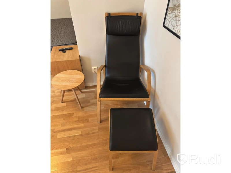 Inventarier till fullt möblerad enrummare - se alla bilder för komplett innehåll