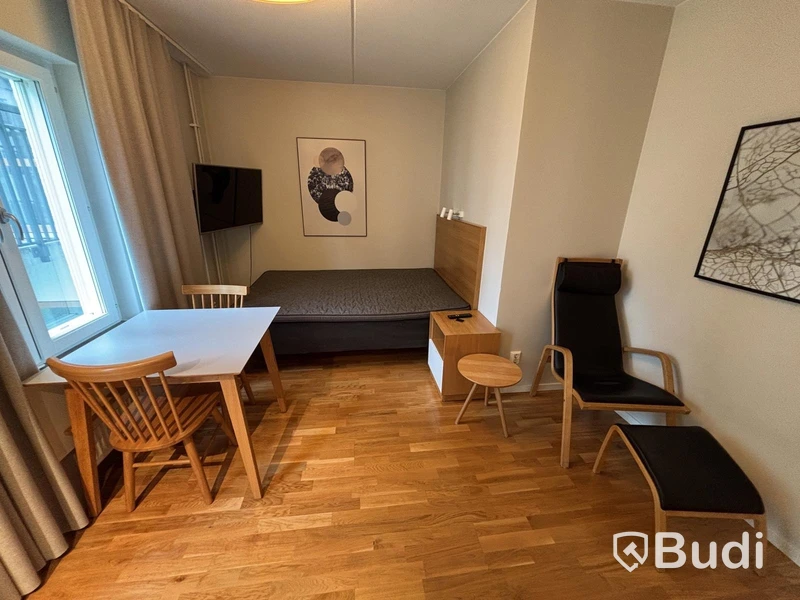 Inventarier till fullt möblerad enrummare - se alla bilder för komplett innehåll