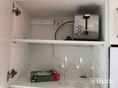 Inventarier till fullt möblerad enrummare - se alla bilder för komplett innehåll