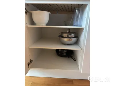 Inventarier till fullt möblerad enrummare - se alla bilder för komplett innehåll
