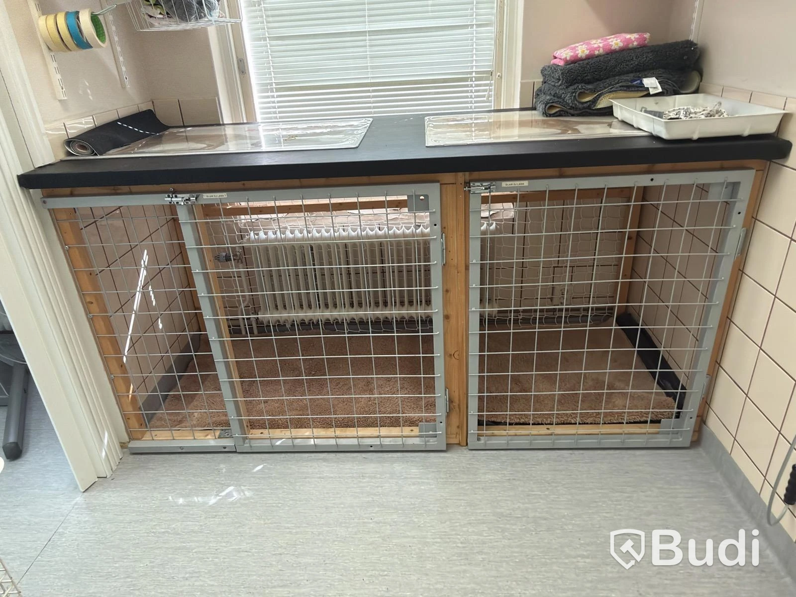 Two-compartment dog crate, 190x82 cm
