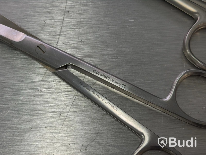 Assortment of stainless steel surgical instruments, incl. Kruuse, Dewimed and Glorius
