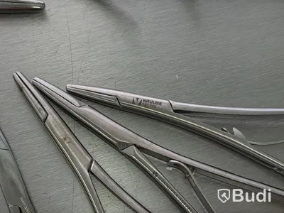 Assortment of stainless steel surgical instruments, incl. Kruuse, Dewimed and Glorius