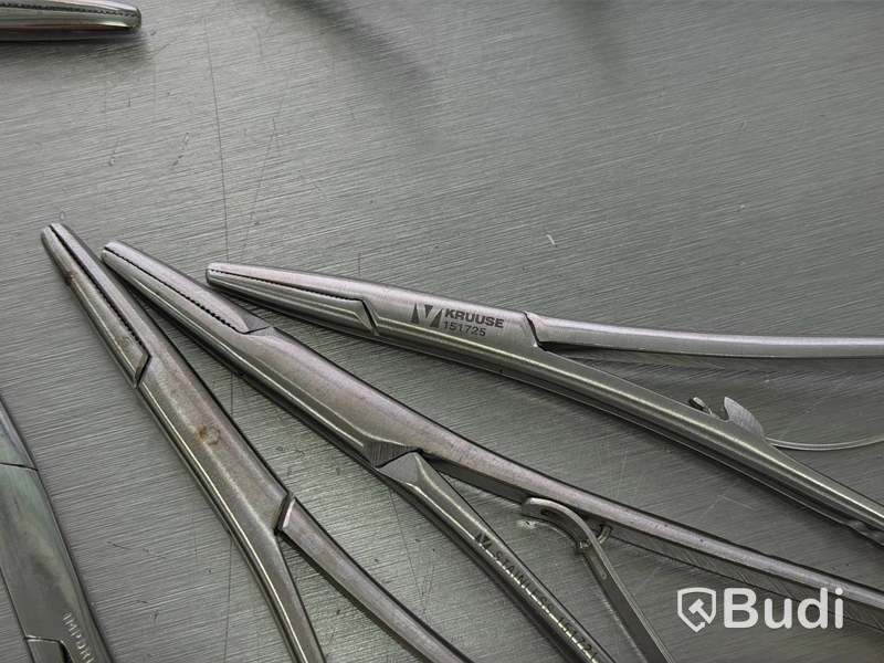 Assortment of stainless steel surgical instruments, incl. Kruuse, Dewimed and Glorius