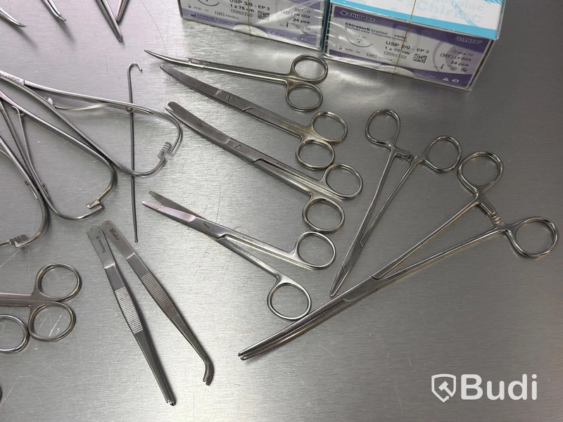 Assortment of stainless steel surgical instruments, incl. Kruuse, Dewimed and Glorius