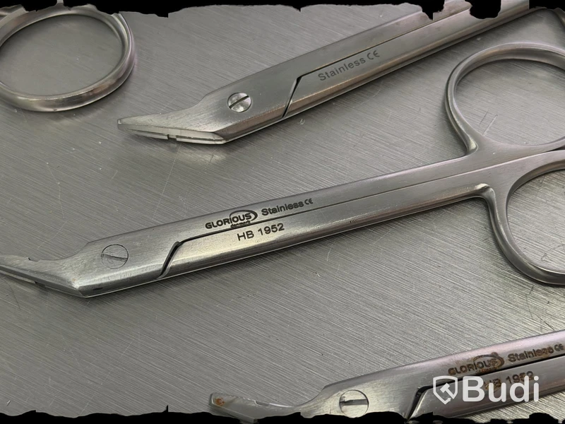 Assortment of stainless steel surgical instruments, incl. Kruuse, Dewimed and Glorius