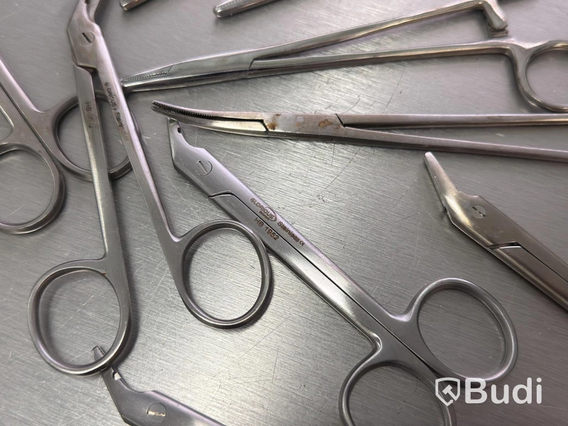 Assortment of stainless steel surgical instruments, incl. Kruuse, Dewimed and Glorius #2
