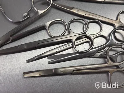 Assortment of stainless steel surgical instruments, incl. Kruuse, Dewimed and Glorius #2