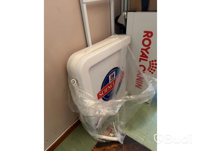 Butikshylla, 13 sektioner, samt diverse butiksinredning