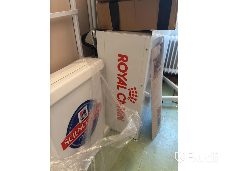 Butikshylla, 13 sektioner, samt diverse butiksinredning