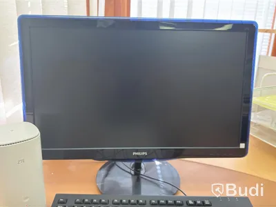 Datorskärm, Philips, samt ZTE router