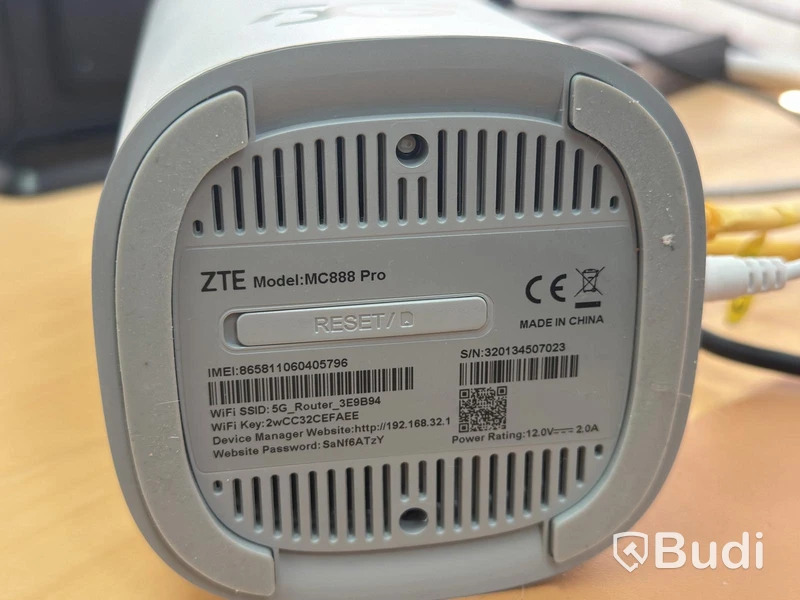 Datorskärm, Philips, samt ZTE router