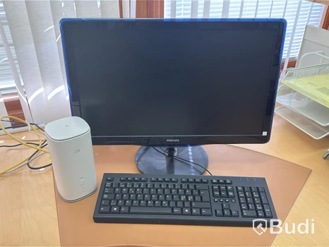 Datorskärm, Philips, samt ZTE router