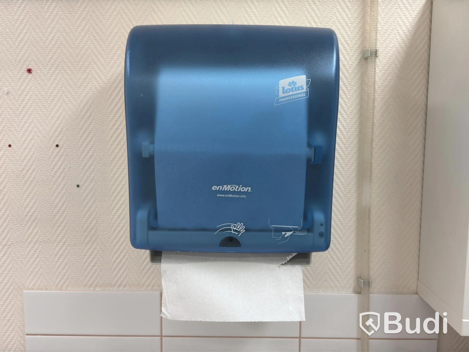 Paper towel dispensers, 6 pcs (3+3)