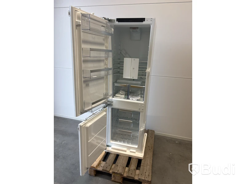 Kyl & Frys Smeg. Integrerad med glidskenor, C8174DN2E
