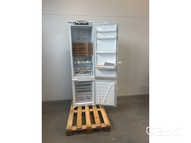 Kyl & Frys Smeg med glidskenor, Integrerad. C8194TNE