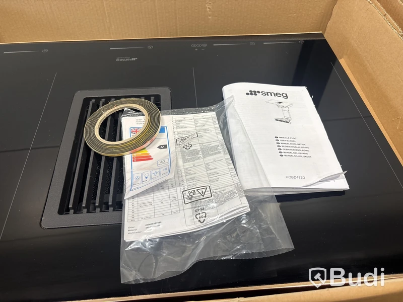 Induktionshäll med köksfläkt Smeg 80 cm Universiell HOBD482D
