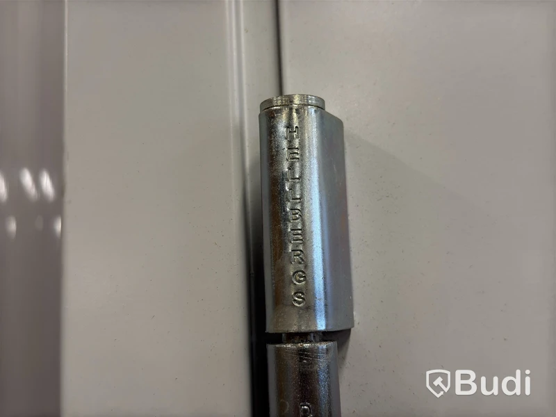 (NEW) Metal door