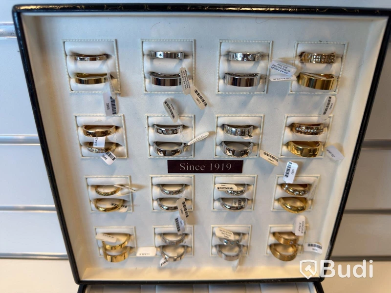 Lot of sample/display rings – 7 display trays