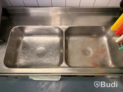 Diskbänk med dubbla diskhoar