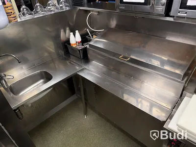 Rostfri bänk med frystillsats och diskbänk