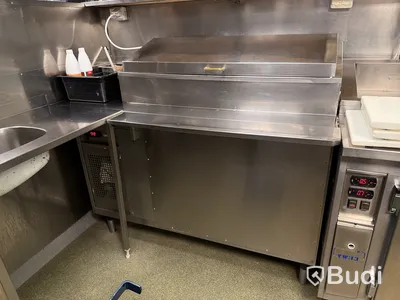 Rostfri bänk med frystillsats och diskbänk