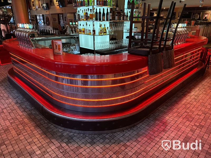 Bar i oval form med röd skiva och belysning, ca 450 x 570 cm