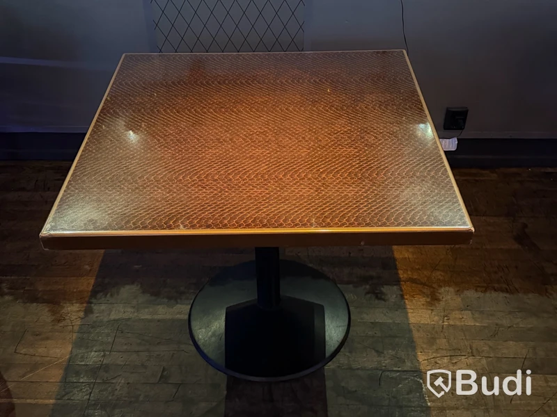 10 st bord, 90 x 90 cm, brunt skinnmönstrat laminat