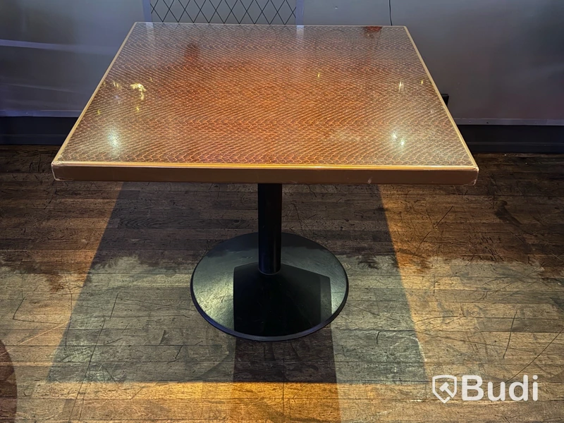 10 st bord, 90 x 90 cm, brunt skinnmönstrat laminat