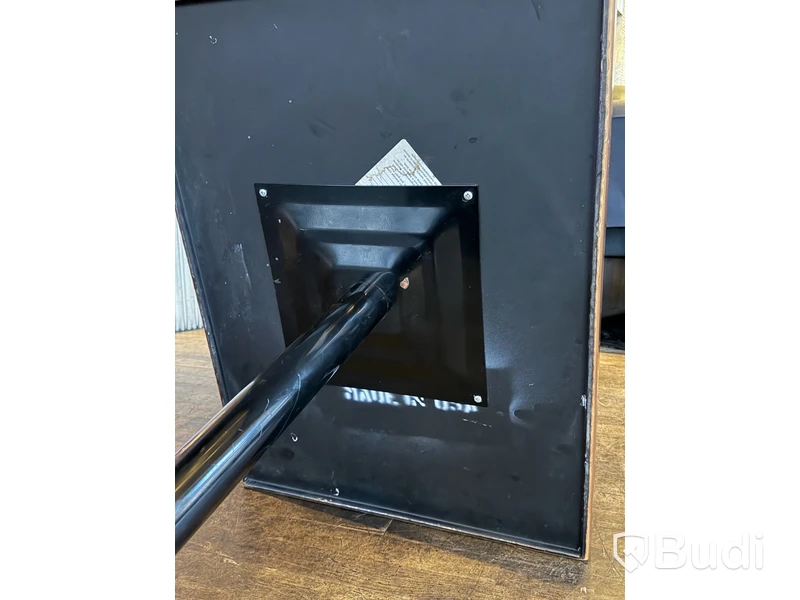 23 st bord, 60 x 80 cm, brunt skinnmönstrat laminat