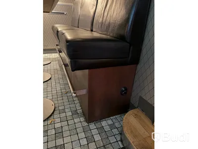 Barbord med hög soffa