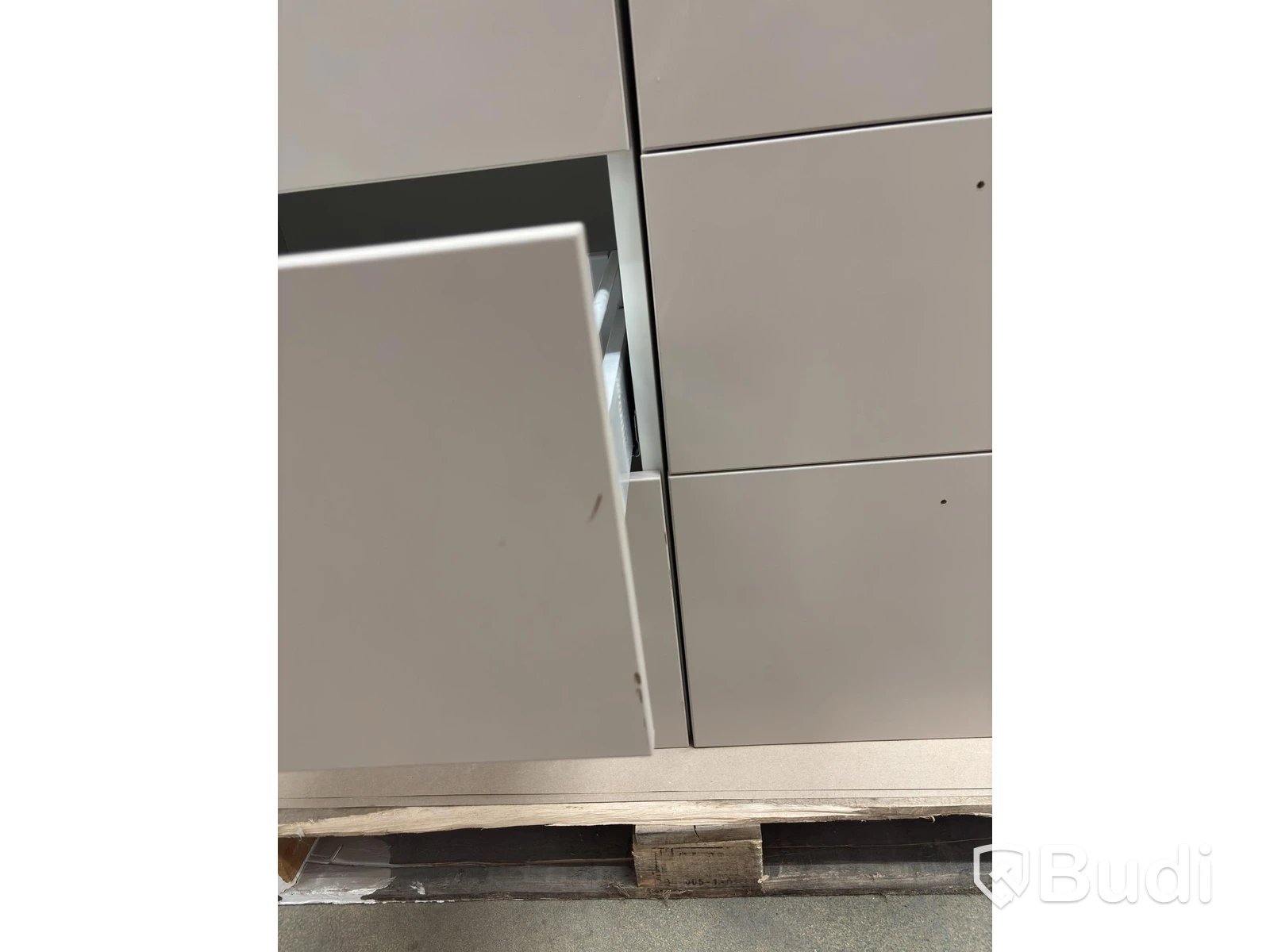 Kitchen cabinets & drawers