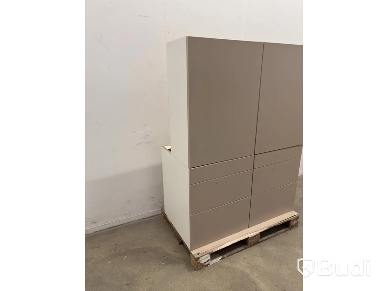 Kitchen cabinets & drawers