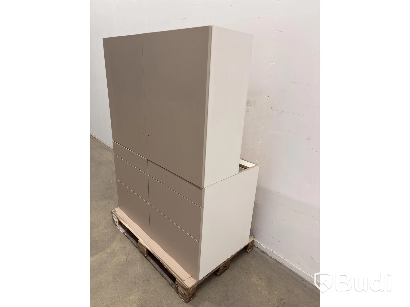 Kitchen cabinets & drawers