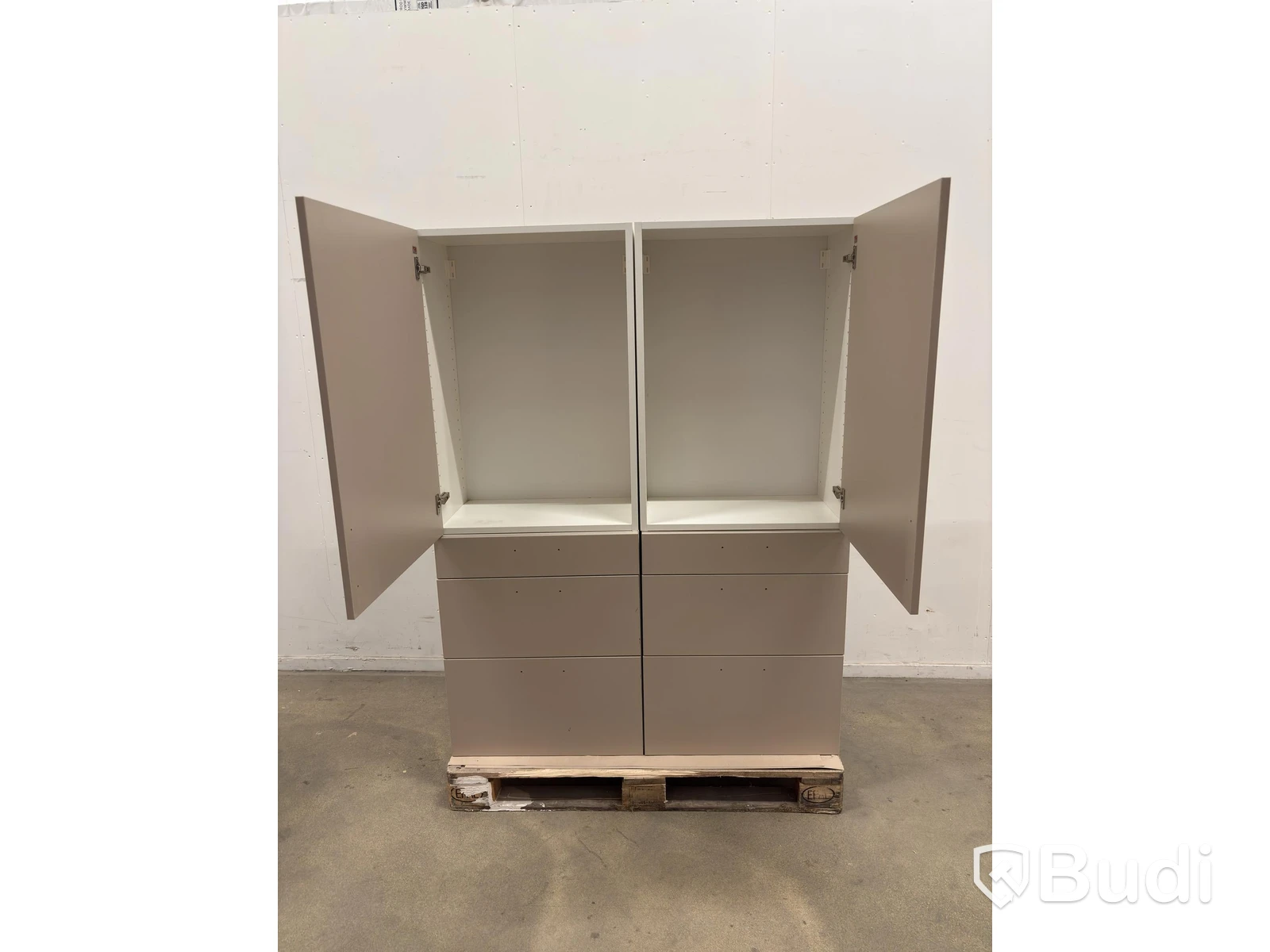 Kitchen cabinets & drawers